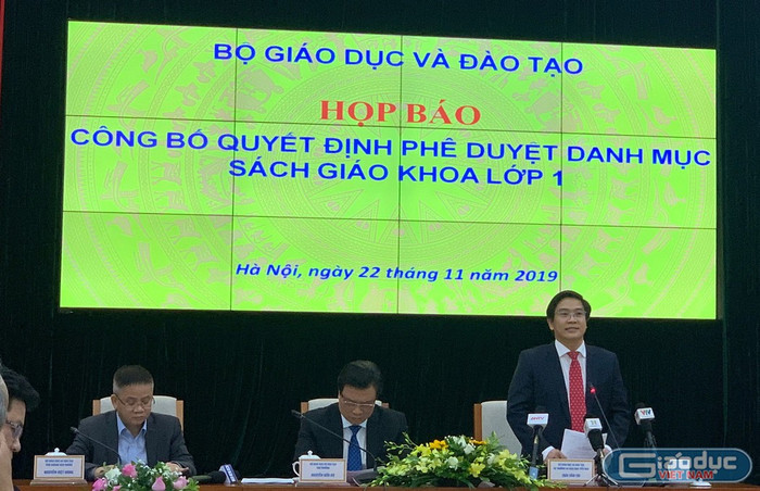 Bộ Giáo dục và Đào tạo tổ chức họp báo công bố danh mục sách giáo khoa lớp 1. (Ảnh minh họa: Thùy Linh) Bộ Giáo dục và Đào tạo tổ chức họp báo công bố danh mục sách giáo khoa lớp 1. (Ảnh minh họa: Thùy Linh)