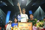 Trần Thế Trung và bố mẹ của mình sau khi giành được vòng nguyệt quế (Ảnh: Báo Vietnamnet) Trần Thế Trung và bố mẹ của mình sau khi giành được vòng nguyệt quế (Ảnh: Báo Vietnamnet)
