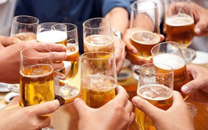 Nếu không biết kiềm chế, rượu bia sẽ thành mỗi hiểm họa cho nhiều người ( Ảnh minh họa: vtv.vn) Nếu không biết kiềm chế, rượu bia sẽ thành mỗi hiểm họa cho nhiều người ( Ảnh minh họa: vtv.vn)