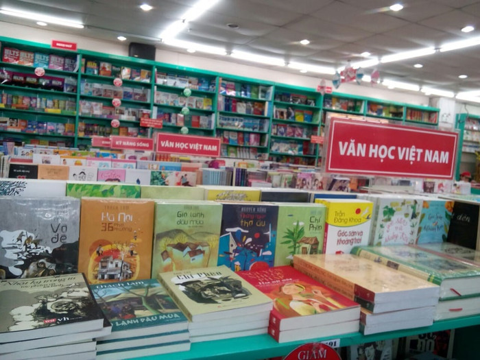 Siêu thị sách vắng hoe bóng người ( Ảnh: Thanh An)