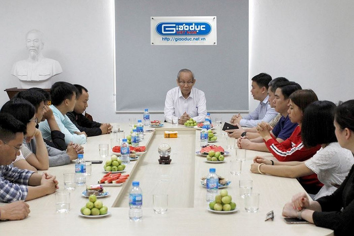 Giáo sư Trần Hồng Quân - Chủ tịch Hiệp hội các trường Đại học, Cao đẳng đến thăm và làm việc với Ban biên tập, phóng viên Báo điện tử Giáo dục Việt Nam. Ảnh: Tùng Dương. Giáo sư Trần Hồng Quân - Chủ tịch Hiệp hội các trường Đại học, Cao đẳng đến thăm và làm việc với Ban biên tập, phóng viên Báo điện tử Giáo dục Việt Nam. Ảnh: Tùng Dương.