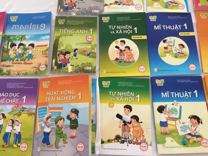 Các trường sẽ lựa chọn bộ sách nào trong 5 bộ sách đã được phê duyệt? (Ảnh minh họa: baotintuc.vn) Các trường sẽ lựa chọn bộ sách nào trong 5 bộ sách đã được phê duyệt? (Ảnh minh họa: baotintuc.vn)