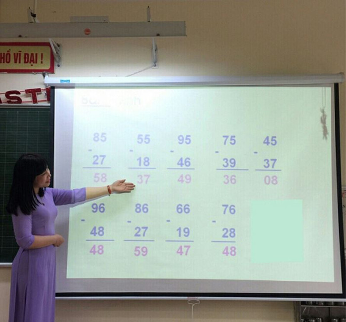 Giáo viên giam gia hội thi giáo viên giỏi (Hình ảnh mang tính chất minh họa: ththanhxuantrung.pgdthanhxuan.edu.vn). Giáo viên giam gia hội thi giáo viên giỏi (Hình ảnh mang tính chất minh họa: ththanhxuantrung.pgdthanhxuan.edu.vn).