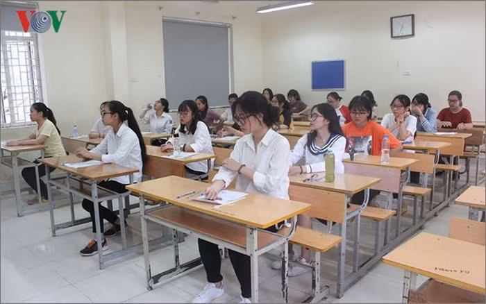 Học sinh làm bài kiểm tra (Ảnh minh họa: vov.vn)