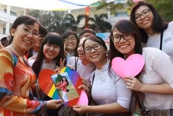 Tổ chức ngày Nhà giáo Việt Nam năm nay, mỗi trường mỗi kiểu! ảnh 3