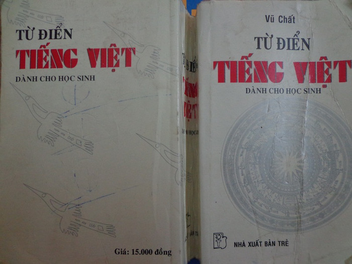 Cuốn sách “Từ điển tiếng Việt dành cho học sinh” của tác giả Vũ Chất, đề tên Nhà xuất bản Trẻ bị thu hồi, tiêu hủy. Ảnh: Nguyễn Quân Cuốn sách “Từ điển tiếng Việt dành cho học sinh” của tác giả Vũ Chất, đề tên Nhà xuất bản Trẻ bị thu hồi, tiêu hủy. Ảnh: Nguyễn Quân