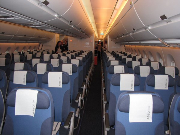 Hạng thương gia có 4 ghế 1 hàng và xếp theo thứ tự 1 – 2 – 1.