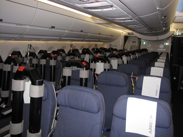 Khoang phổ thông.