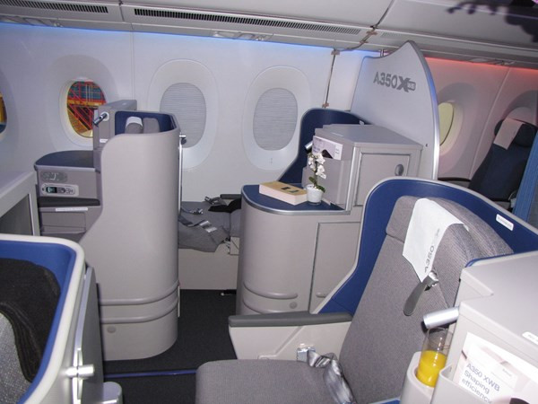 Bên trong khoang hạng thương gia.