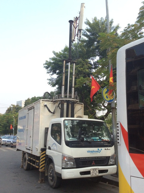 Xe BTS lưu động được bổ sung cho khu vực Hồ Hoàn kiếm phục vụ sự kiện bắn pháo hoa đêm 10/10. Xe BTS lưu động được bổ sung cho khu vực Hồ Hoàn kiếm phục vụ sự kiện bắn pháo hoa đêm 10/10.