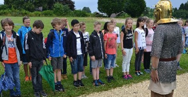 Hình ảnh các em học sinh lớp 5 đang tham gia môn học Lịch sử của trường Gymnasium Stuttgart (Ảnh: tác giả cung cấp) Hình ảnh các em học sinh lớp 5 đang tham gia môn học Lịch sử của trường Gymnasium Stuttgart (Ảnh: tác giả cung cấp)