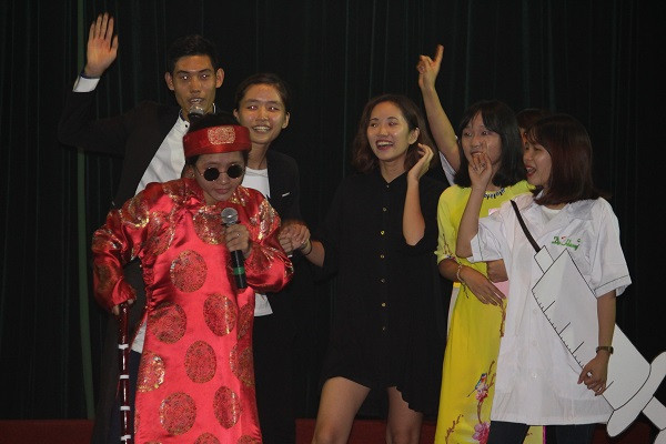 Hương Giang cùng các bạn tham gia sôi nổi vào các hoạt động của Trường, lớp. Ảnh nhân vật cung cấp Hương Giang cùng các bạn tham gia sôi nổi vào các hoạt động của Trường, lớp. Ảnh nhân vật cung cấp