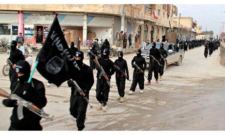 Các phần tử vũ trang ISIS cùng với cờ thánh chiến của mình. Tổ chức khủng bố này muốn thành lập một nhà nước riêng của người Sunni trong khu vực và cai trị bằng các luật lệ Hồi giáo vô cùng hà khắc. Các phần tử vũ trang ISIS cùng với cờ thánh chiến của mình. Tổ chức khủng bố này muốn thành lập một nhà nước riêng của người Sunni trong khu vực và cai trị bằng các luật lệ Hồi giáo vô cùng hà khắc.