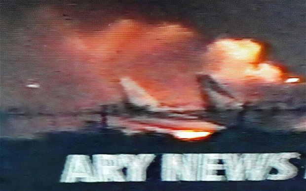 Lửa bốc lên từ sân bay Jannah trong vụ đột kích đêm. Lửa bốc lên từ sân bay Jannah trong vụ đột kích đêm.