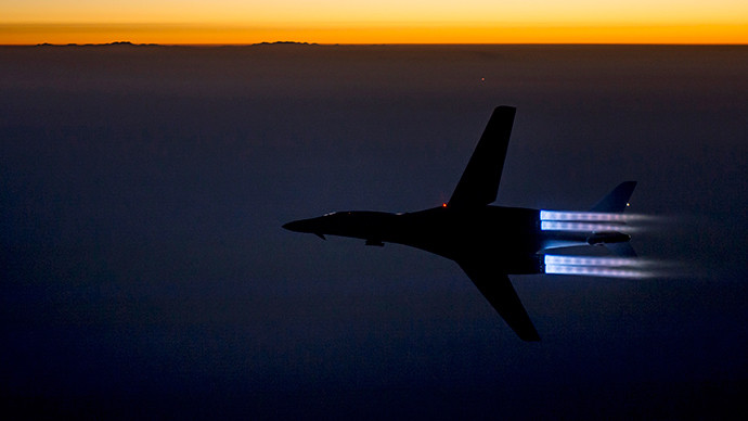 B-1B Lancer của Không quân Mỹ không kích khủng bố IS tại Iraq.