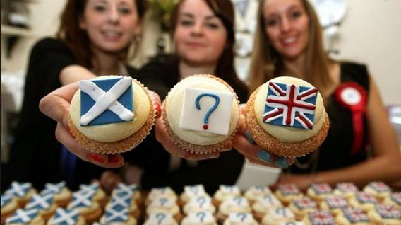 Một số lo ngại rằng sự tan rã của Vương quốc Anh có thể làm suy yếu vị thế của London như là một thủ đô tài chính quốc tế. Một số lo ngại rằng sự tan rã của Vương quốc Anh có thể làm suy yếu vị thế của London như là một thủ đô tài chính quốc tế.