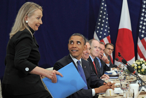 Cựu Ngoại trưởng Mỹ đang cố gắng tỏ ra khác biệt với ông Obama. Cựu Ngoại trưởng Mỹ đang cố gắng tỏ ra khác biệt với ông Obama.