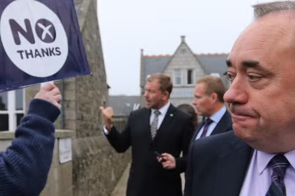 Thủ hiến Scotland Alex Salmond (phải).