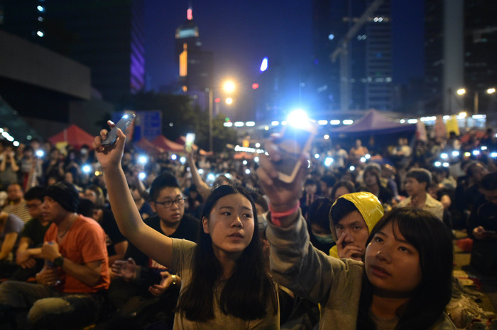 Người biểu tình Hồng Kông phong tỏa con phố trước văn phòng đặc khu trưởng Lương Chấn Anh.