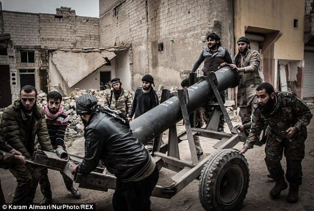 Pháo địa ngục có phạm vi 1.6 km.