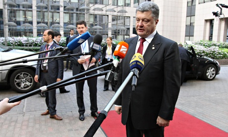Tổng thống Petro Poroshenko trả lời phỏng vấn tại Brussels. Tổng thống Petro Poroshenko trả lời phỏng vấn tại Brussels.