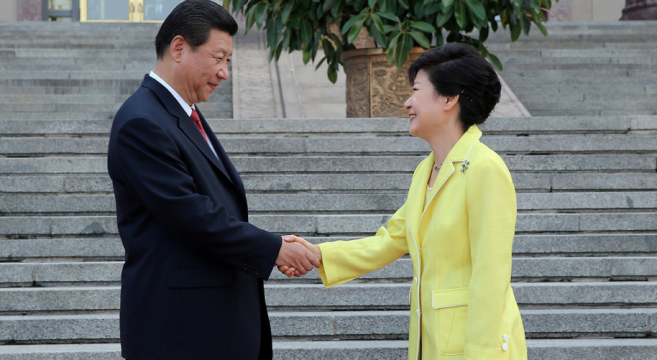 Chủ tịch Trung Quốc Tập Cận BÌnh và Tổng thống Hàn Quốc Park Geun Hye. Chủ tịch Trung Quốc Tập Cận BÌnh và Tổng thống Hàn Quốc Park Geun Hye.