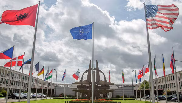 Theo Spiegel, Moscow chỉ muốn hòa bình và ổn định, nhưng tham vọng mở rộng lãnh thổ của NATO đã đe dọa trực tiếp tới an ninh của Nga.