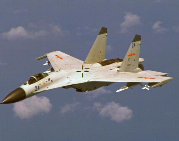 Chiến đấu cơ J-11 của Trung Quốc đã thực hiện hành vi áp sát máy bay tuần tra Mỹ 10 mét ở Biển Đông hôm 19/8. Hình minh họa. Chiến đấu cơ J-11 của Trung Quốc đã thực hiện hành vi áp sát máy bay tuần tra Mỹ 10 mét ở Biển Đông hôm 19/8. Hình minh họa.