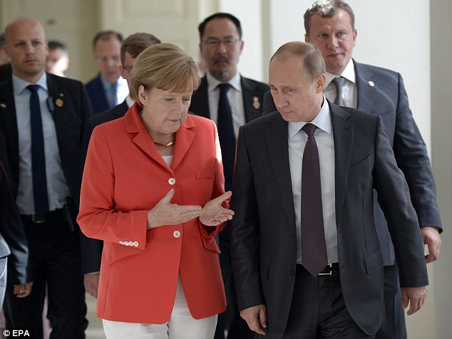 Thủ tướng Đức Angela Merkel (trái) và Tổng thống Nga Vladimir Putin. Thủ tướng Đức Angela Merkel (trái) và Tổng thống Nga Vladimir Putin.
