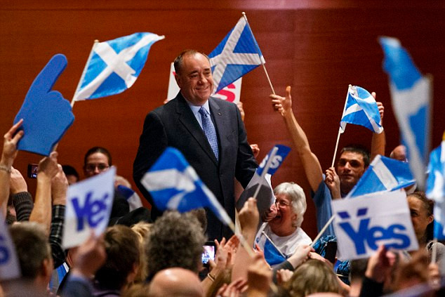 Alex Salmond - lãnh tụ 59 tuổi của Scotland. Alex Salmond - lãnh tụ 59 tuổi của Scotland.