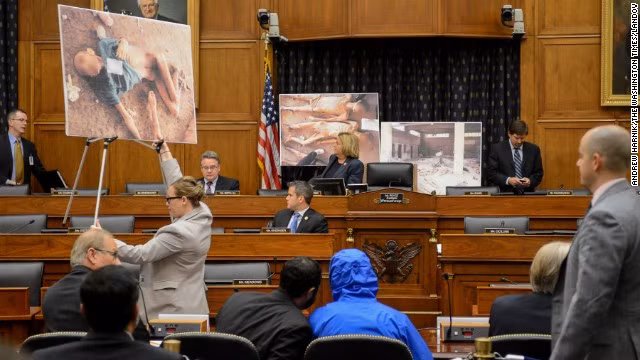 Những hình ảnh bằng chứng tù nhân chết vì tra tấn của chính quyền Assad được trình lên Ủy ban Đối ngoại Hạ viện Mỹ.