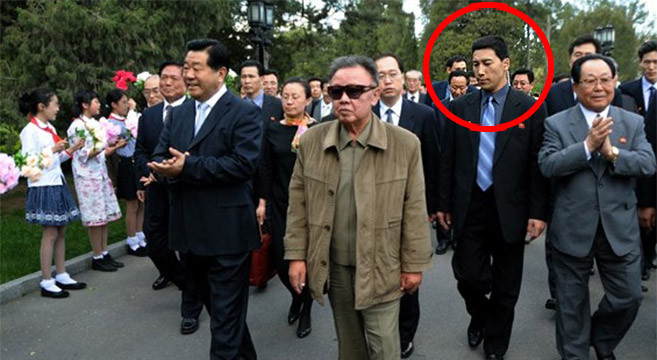 Vệ sĩ của Kim Jong-un từng tháp tùng Kim Jong-il thăm Trung Quốc. Vệ sĩ của Kim Jong-un từng tháp tùng Kim Jong-il thăm Trung Quốc.