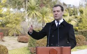 Thủ tướng Dmitri Medvedev là lãnh đạo cao nhất của Liên bang Nga đến Crimea từ sau vụ sáp nhập. Thủ tướng Dmitri Medvedev là lãnh đạo cao nhất của Liên bang Nga đến Crimea từ sau vụ sáp nhập.