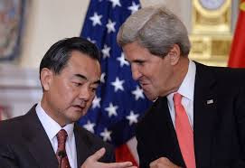 Ngoại trưởng Mỹ John Kerry (phải) và Ngoại trưởng Trung Quốc Vương Nghị trong một cuộc họp báo chung. Ngoại trưởng Mỹ John Kerry (phải) và Ngoại trưởng Trung Quốc Vương Nghị trong một cuộc họp báo chung.