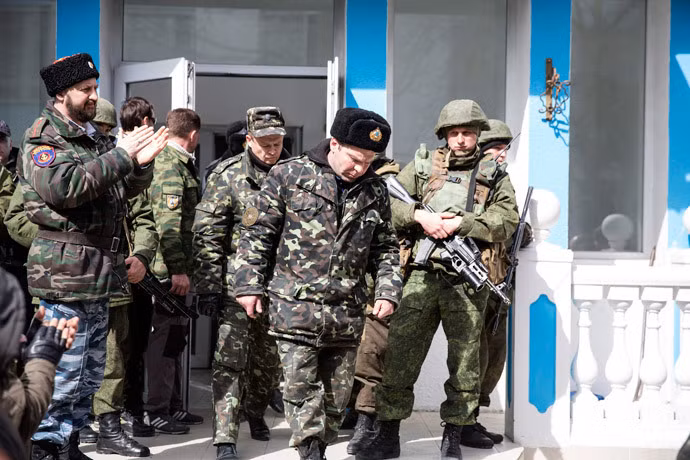 Hàng chục binh sĩ Ukraine tình nguyện rời căn cứ.