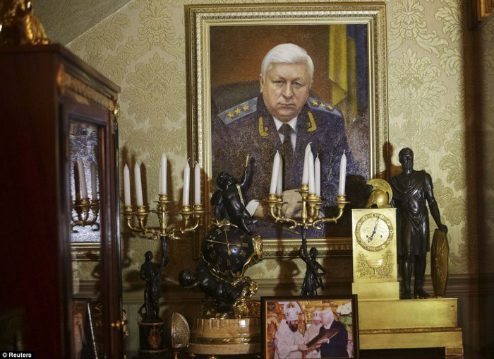 Bộ sưu tập nghệ thuật và đồ cổ. Bộ sưu tập nghệ thuật và đồ cổ.