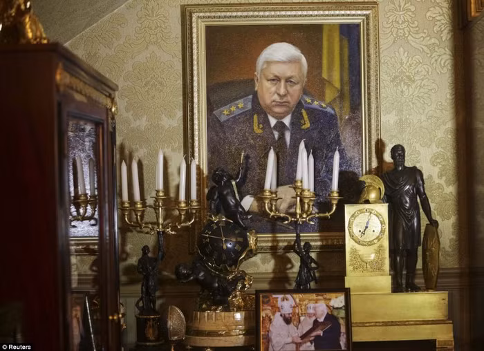 Bộ sưu tập nghệ thuật và đồ cổ. Bộ sưu tập nghệ thuật và đồ cổ.