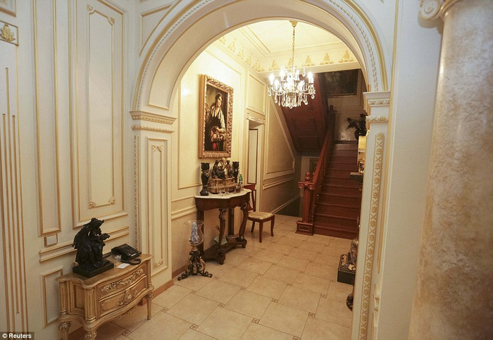 Hành lang được trang trí lộng lẫy. Hành lang được trang trí lộng lẫy.