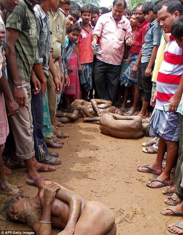 Ba kẻ tình nghi trong tình trạng thập tử nhất sinh. Ba kẻ tình nghi trong tình trạng thập tử nhất sinh.