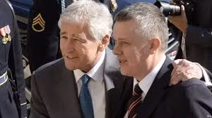 Bộ trưởng Quốc phòng Ba Lan Tomasz Siemoniak (phải) và người đông cấp Mỹ Chuck Hagel.