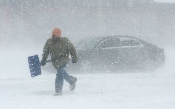 Tuyết rơi tối trời tại St. Louis. Tuyết rơi tối trời tại St. Louis.