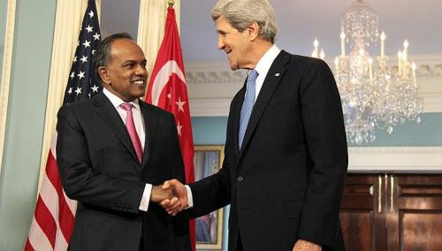 Ngoại trưởng Mỹ John Kerry (phải) và Ngoại trưởng Singapore K. Shanmugam Ngoại trưởng Mỹ John Kerry (phải) và Ngoại trưởng Singapore K. Shanmugam