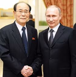 Chủ tịch Quốc hội Triều Tiên Kim Yong-nam gặp gỡ Tổng thống Nga Vladimir Putin tại Sochi.