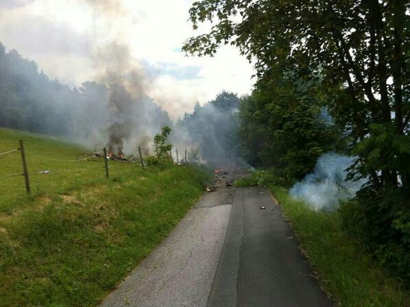 Máy bay dân sự rơi trên khu vực vắng người, nhưng cách nhà dân chỉ có 20 mét.