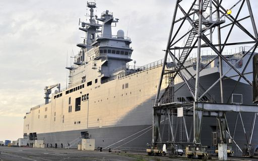 Tàu Mistral Pháp đóng cho Nga vẫn không thể bàn giao vì áp lực của Mỹ. Tàu Mistral Pháp đóng cho Nga vẫn không thể bàn giao vì áp lực của Mỹ.