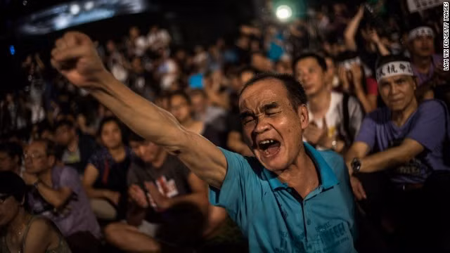Người Hồng Kông tham gia biểu tình chống "Trung Chiếm".