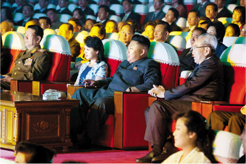 Nhà lãnh đạo Kim Jong-un cùng vợ xem nhạc kịch ở Bình Nhưỡng hôm 3/9. Nhà lãnh đạo Kim Jong-un cùng vợ xem nhạc kịch ở Bình Nhưỡng hôm 3/9.