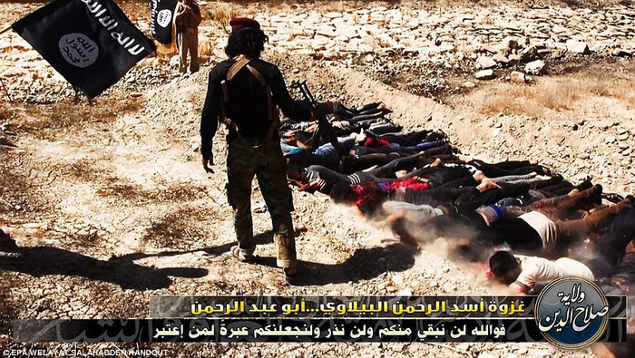 Những hình ảnh sát hại binh sĩ Iraq dã man được ISIS công bố trên các trang mạng xã hội của mình để giúp tuyên truyền. Nhưng dường như chúng đang phản tác dụng. Những hình ảnh sát hại binh sĩ Iraq dã man được ISIS công bố trên các trang mạng xã hội của mình để giúp tuyên truyền. Nhưng dường như chúng đang phản tác dụng.