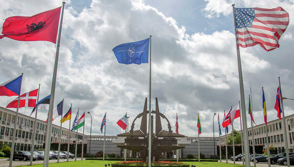 Theo Spiegel, Moscow chỉ muốn hòa bình và ổn định, nhưng tham vọng mở rộng lãnh thổ của NATO đã đe dọa trực tiếp tới an ninh của Nga. Theo Spiegel, Moscow chỉ muốn hòa bình và ổn định, nhưng tham vọng mở rộng lãnh thổ của NATO đã đe dọa trực tiếp tới an ninh của Nga.