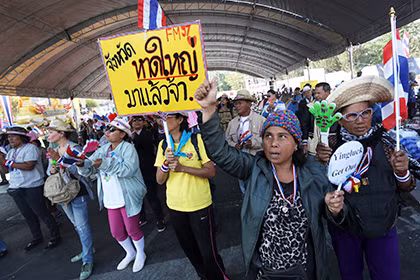 Người biểu tình chống chính phủ Thái Lan tại Bangkok. Người biểu tình chống chính phủ Thái Lan tại Bangkok.